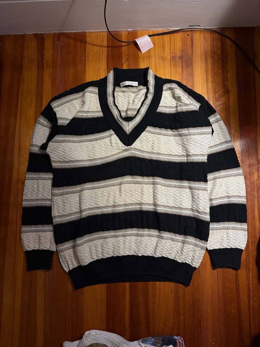 Geoffrey Beene Men's Striped V-Neck Knit Sweater